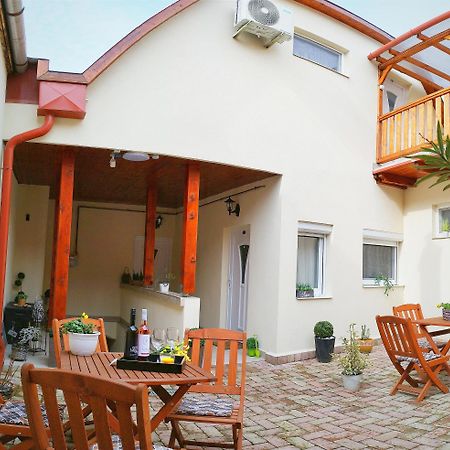 Varfal Apartman Eger Zewnętrze zdjęcie