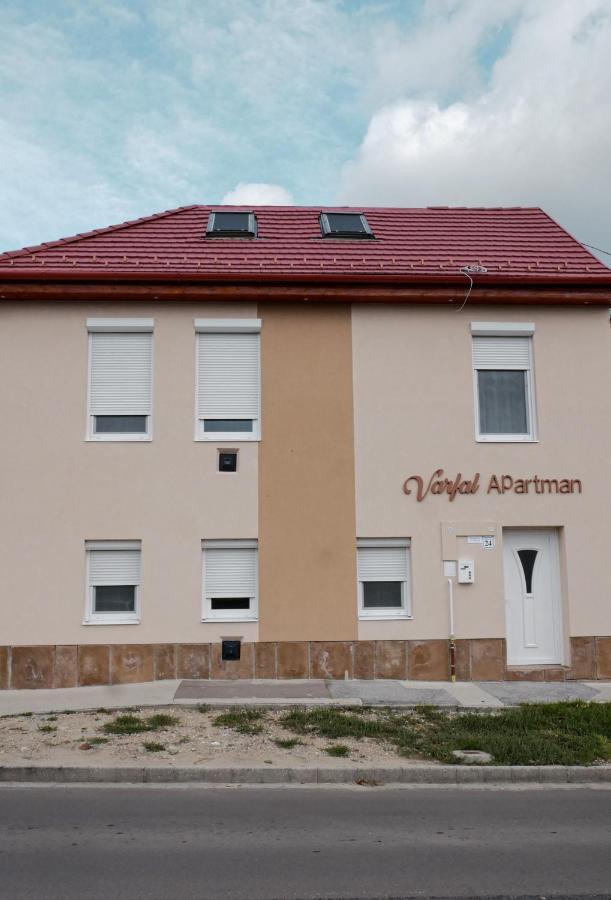 Varfal Apartman Eger Zewnętrze zdjęcie