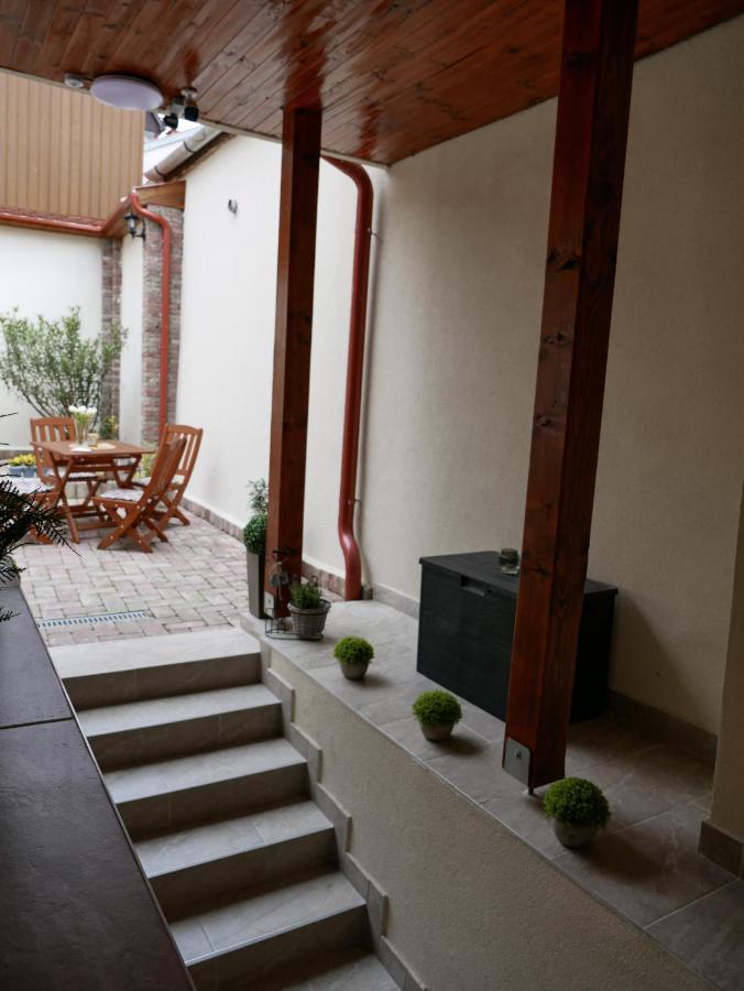 Varfal Apartman Eger Zewnętrze zdjęcie