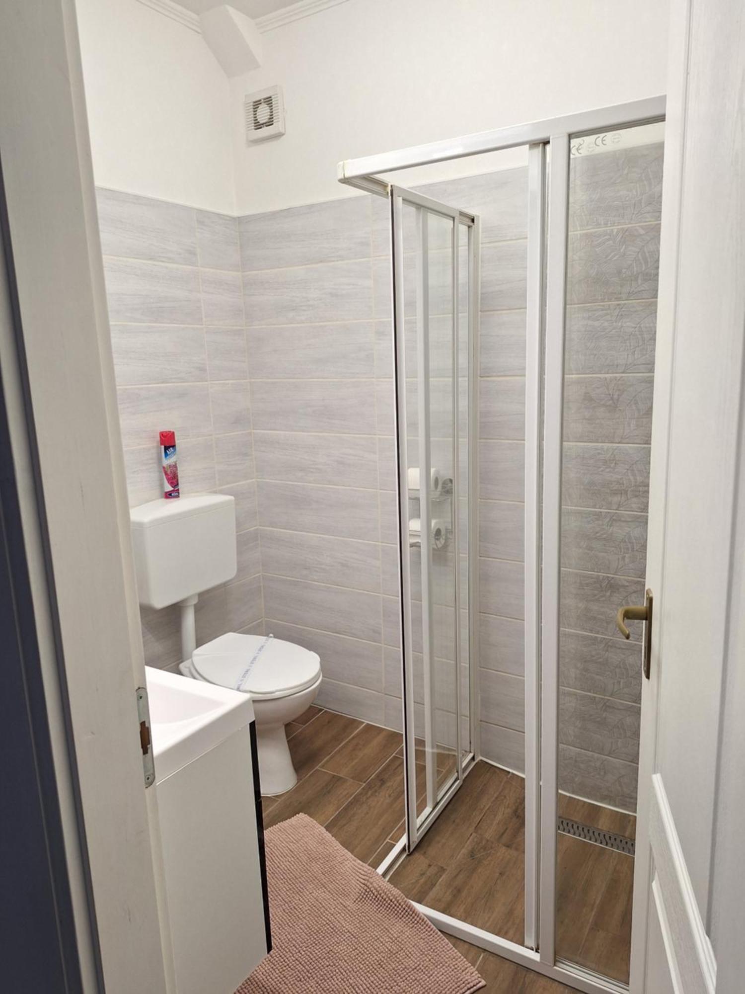 Varfal Apartman Eger Zewnętrze zdjęcie