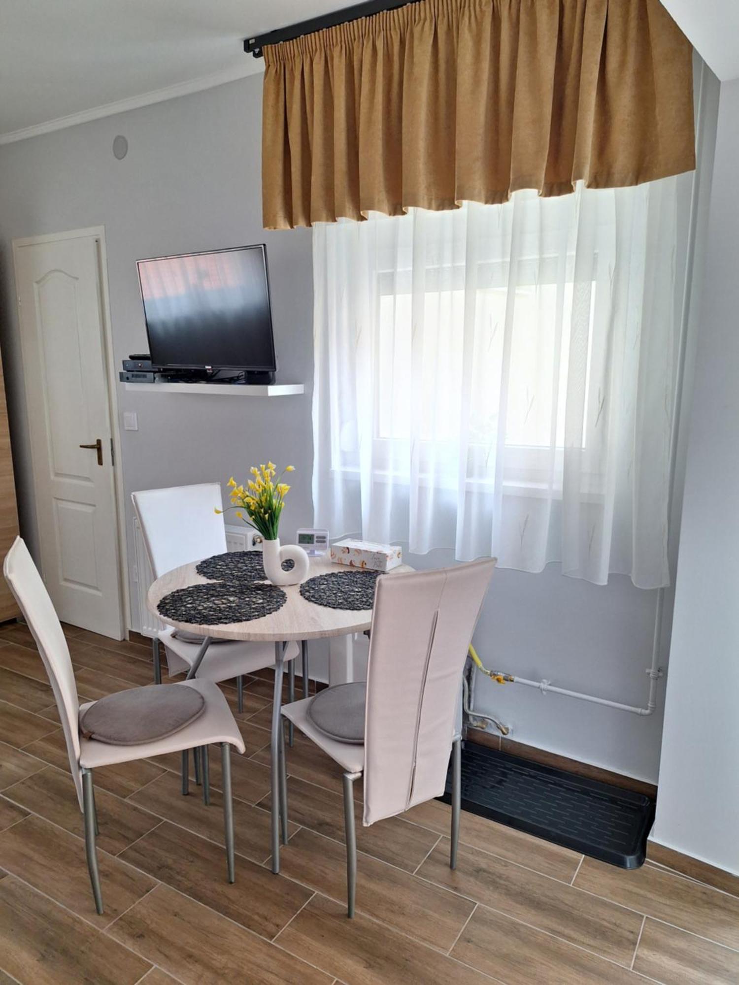 Varfal Apartman Eger Zewnętrze zdjęcie
