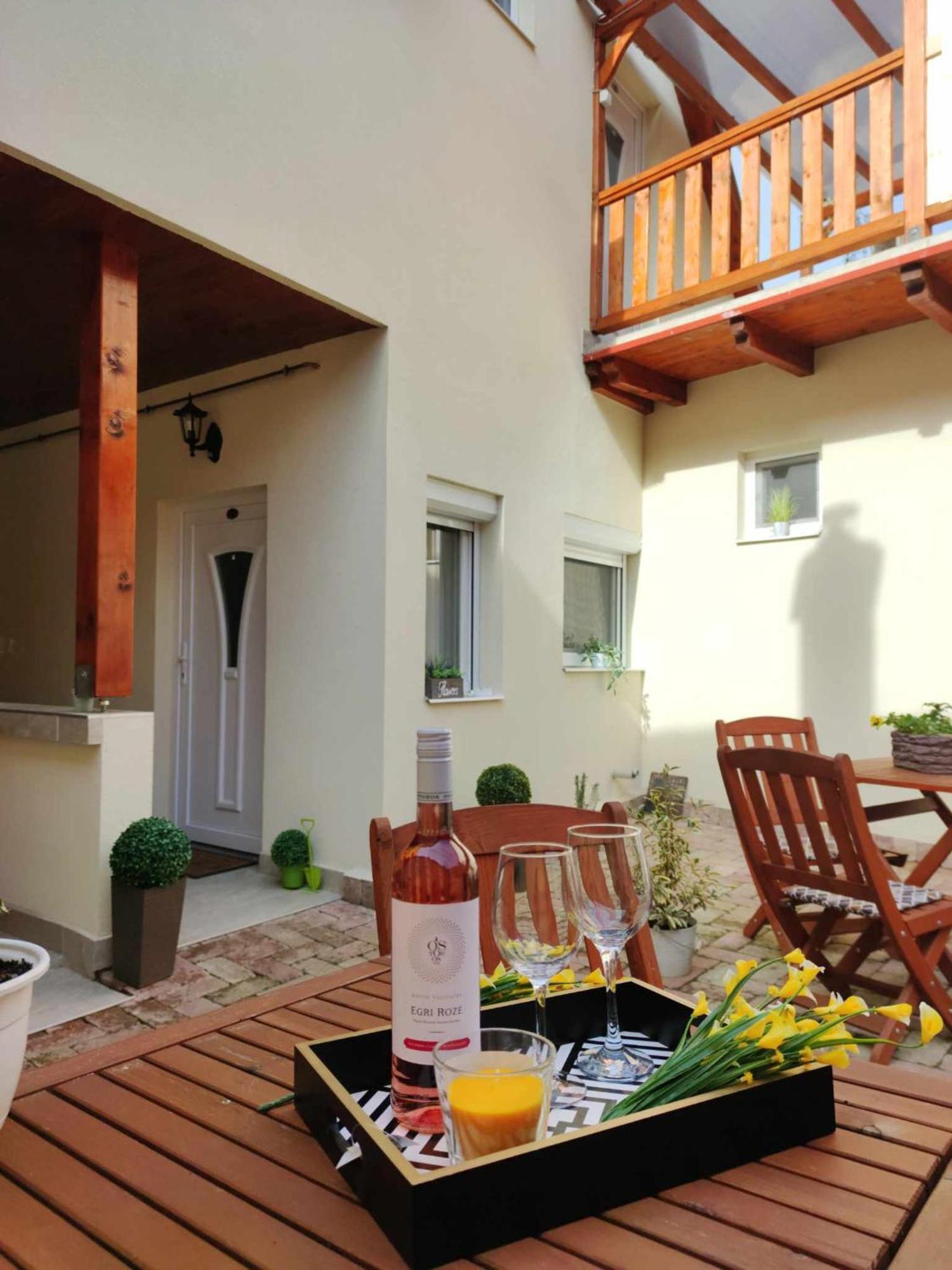 Varfal Apartman Eger Zewnętrze zdjęcie