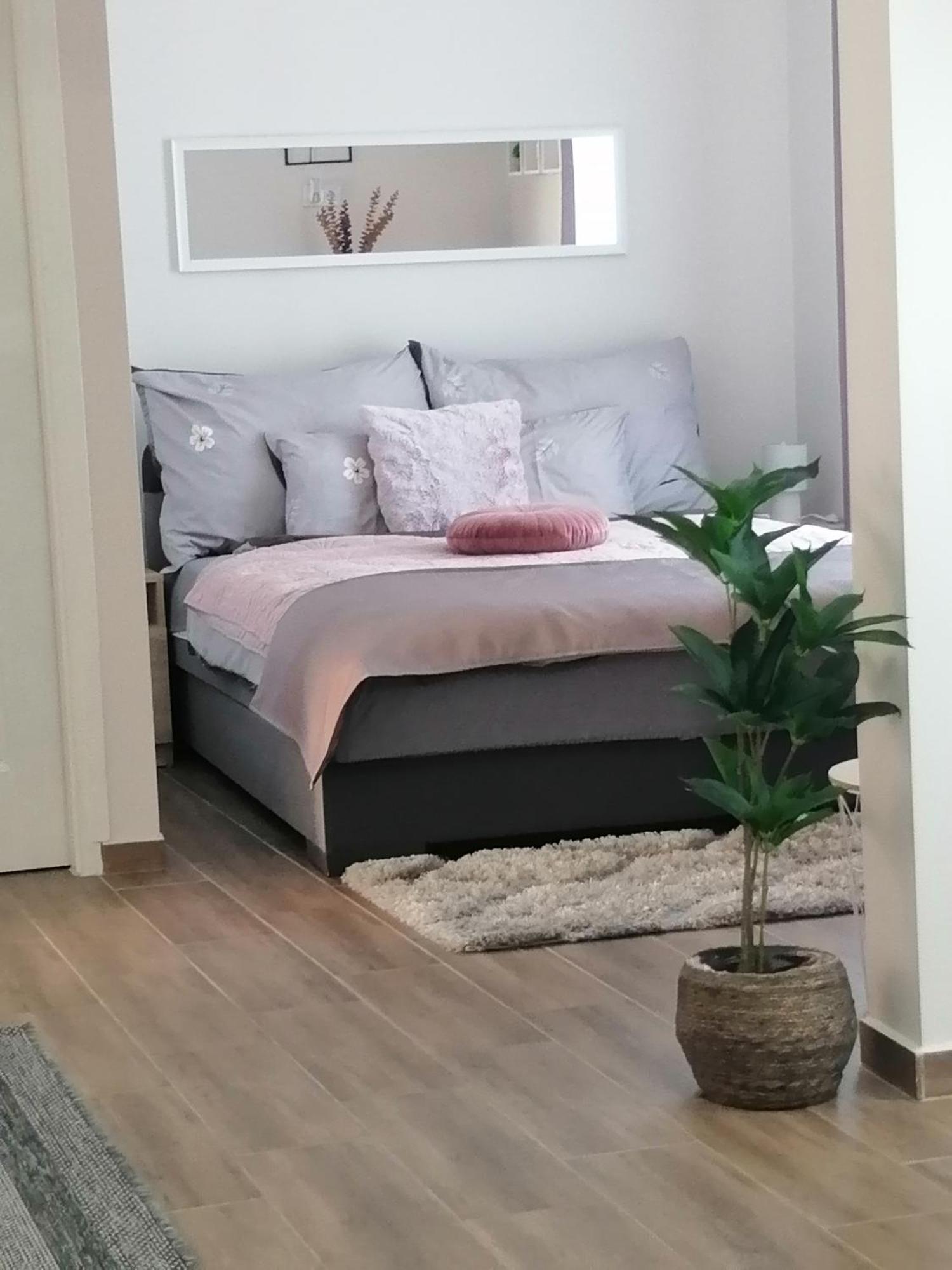 Varfal Apartman Eger Zewnętrze zdjęcie